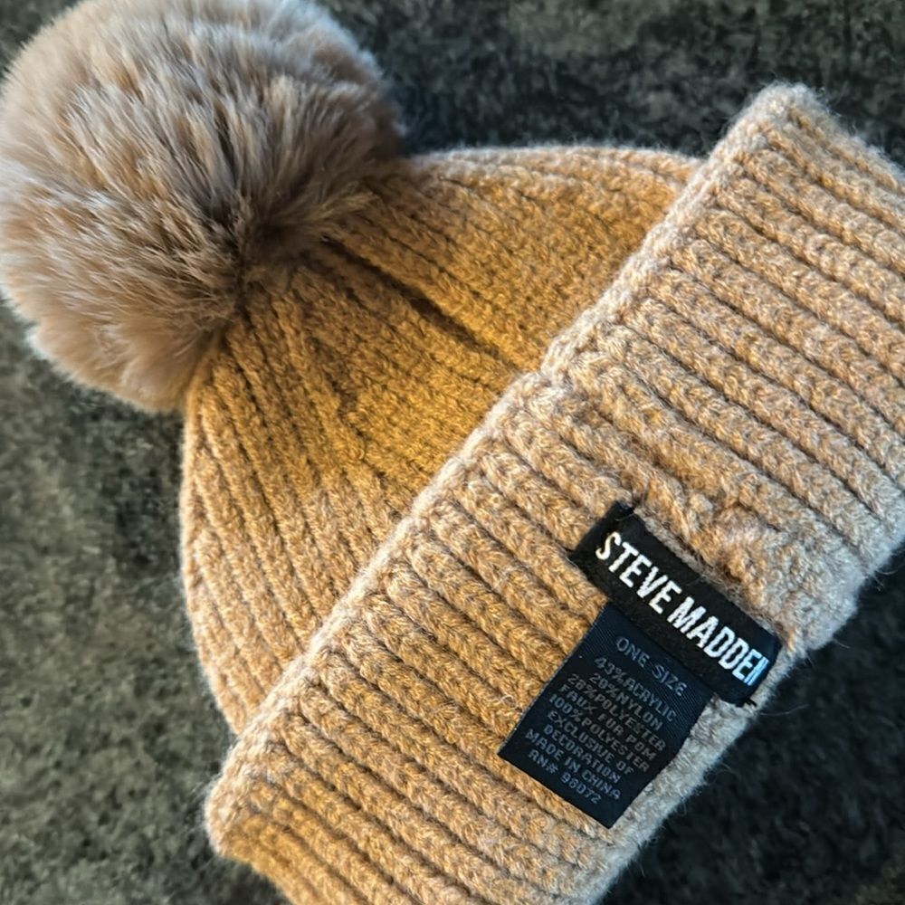 steve madden winter hat - Picture 3 of 3